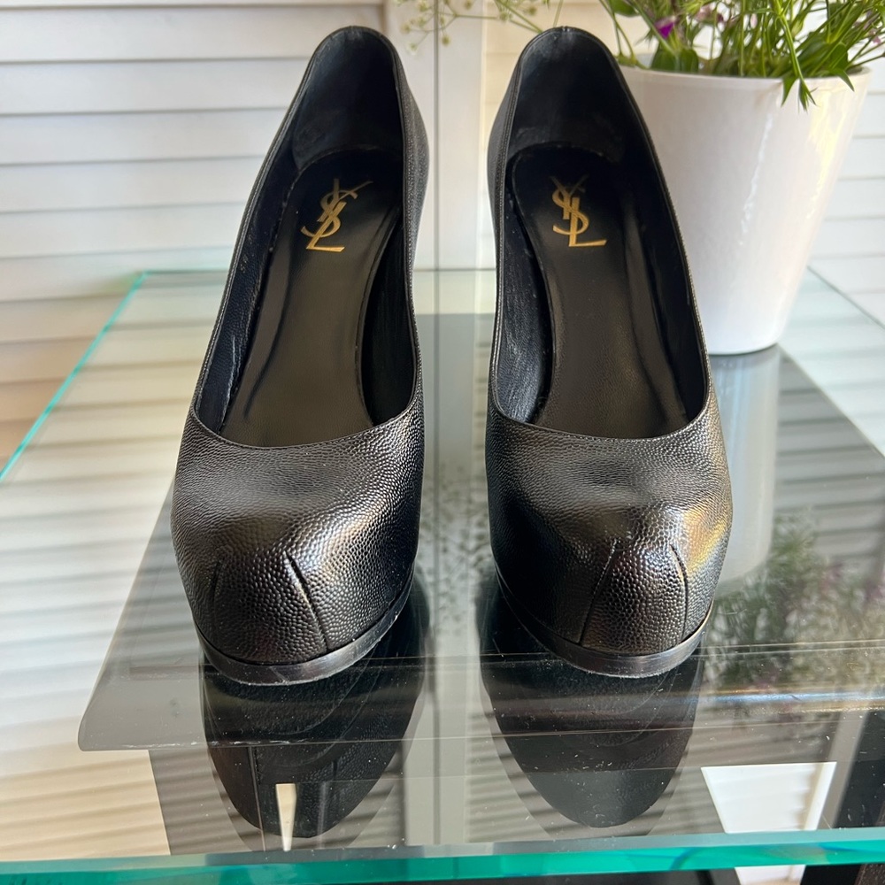 YSL BLACK PUMPS SIZE “8.5”, A staple to any closet - Picture 6 of 8